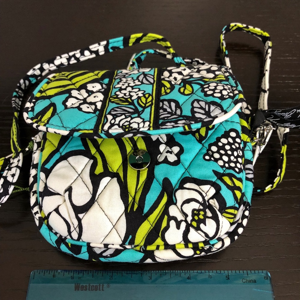 Vera Bradley. Small Island Bloom Crossbody, NWT